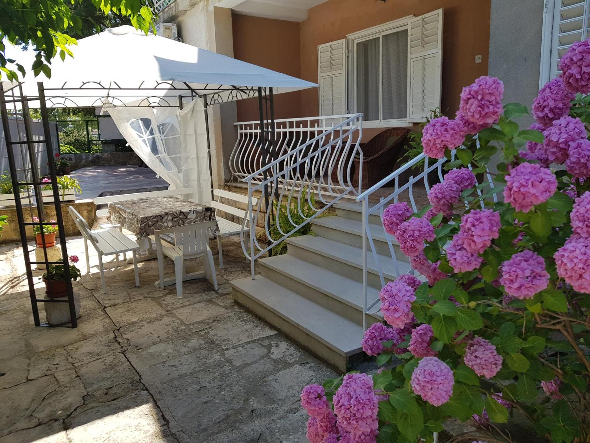 Renata Mare Apartments ロヴィニ エクステリア 写真