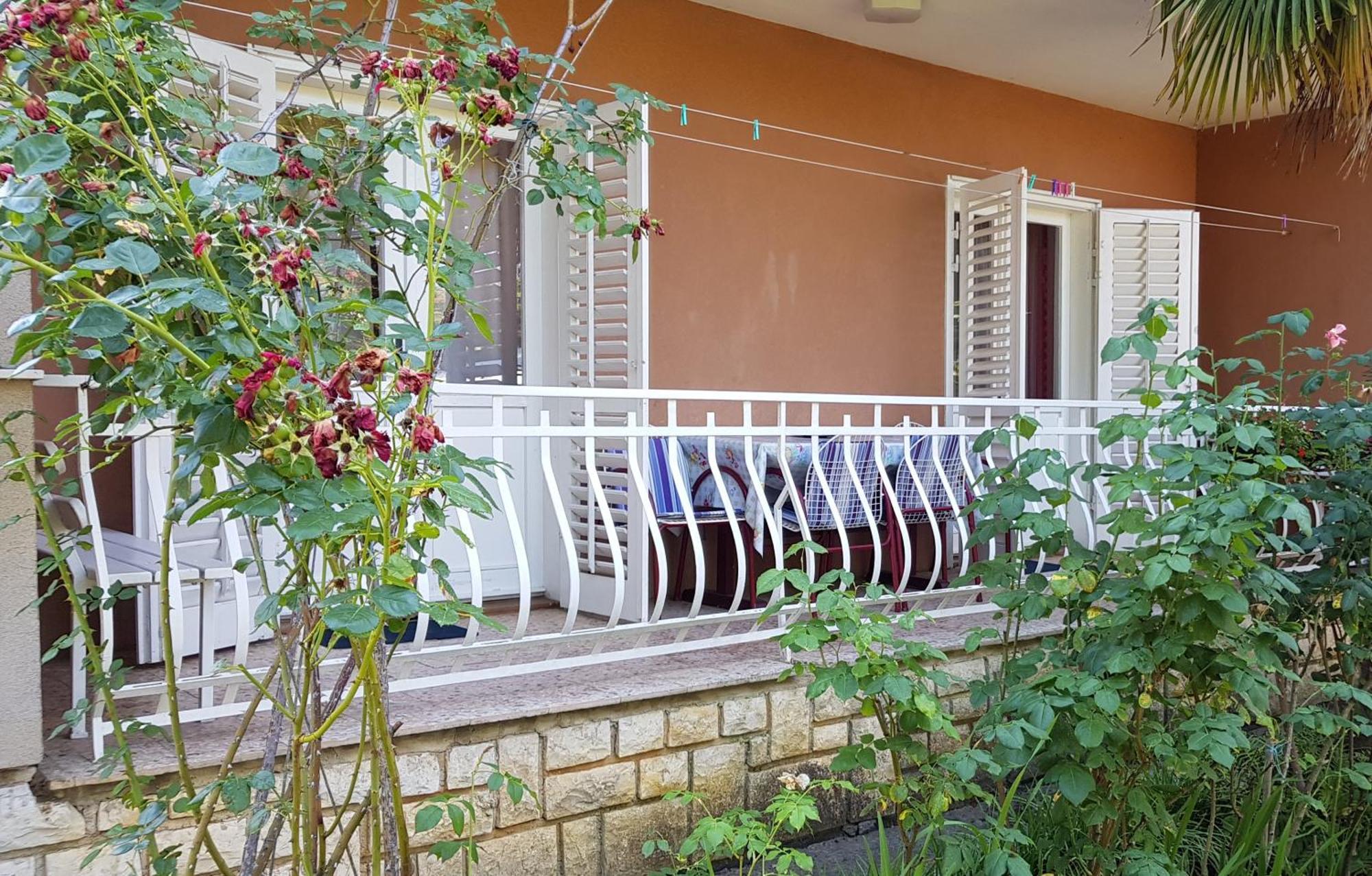 Renata Mare Apartments ロヴィニ エクステリア 写真